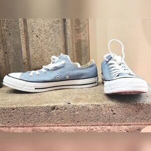 Like New Converse Chuck Taylor All Star Low-Top Sneakers (W/8.5 M/6.5) Unisex